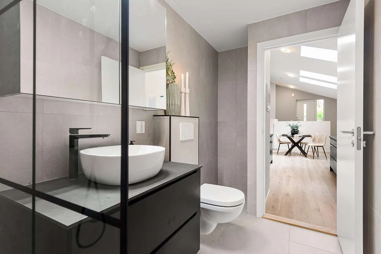 Bathroom Decor: Stylish Ideas for Every Space